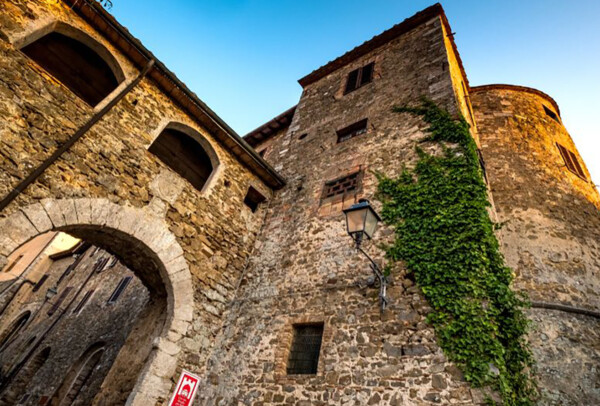 TORRE MEDIEVALE	IN MANCIANO